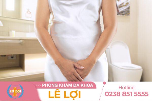 Phụ nữ bị tiểu buốt ra máu: Dấu hiệu nguy hiểm không nên chủ quan